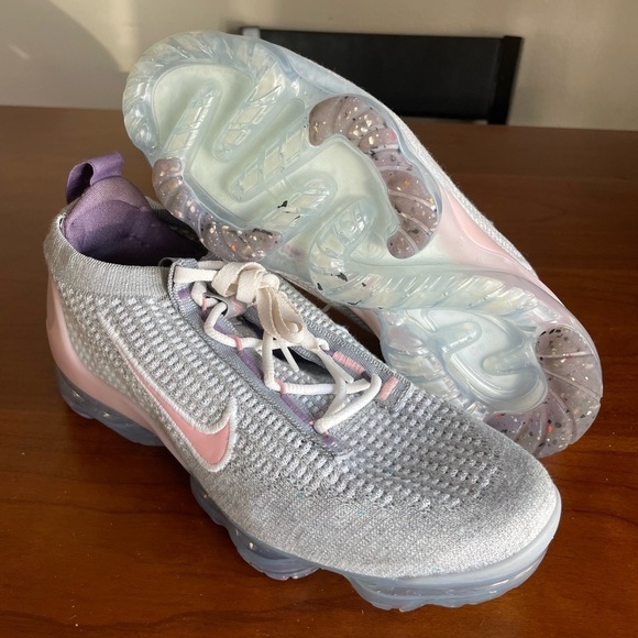 grey vapormax 2021